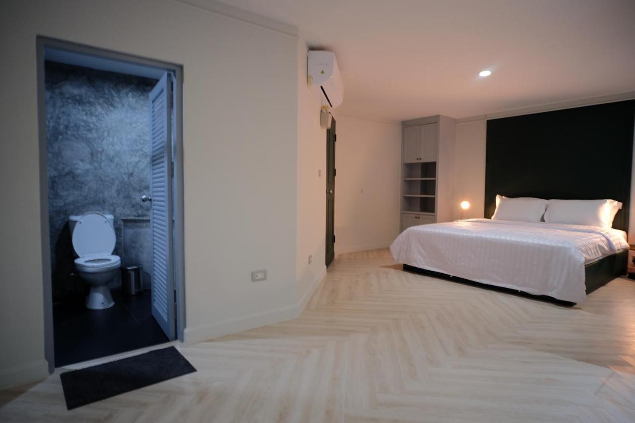Baan Khun Pra Duplex Rm3 Bangkok Apartment Exterior foto